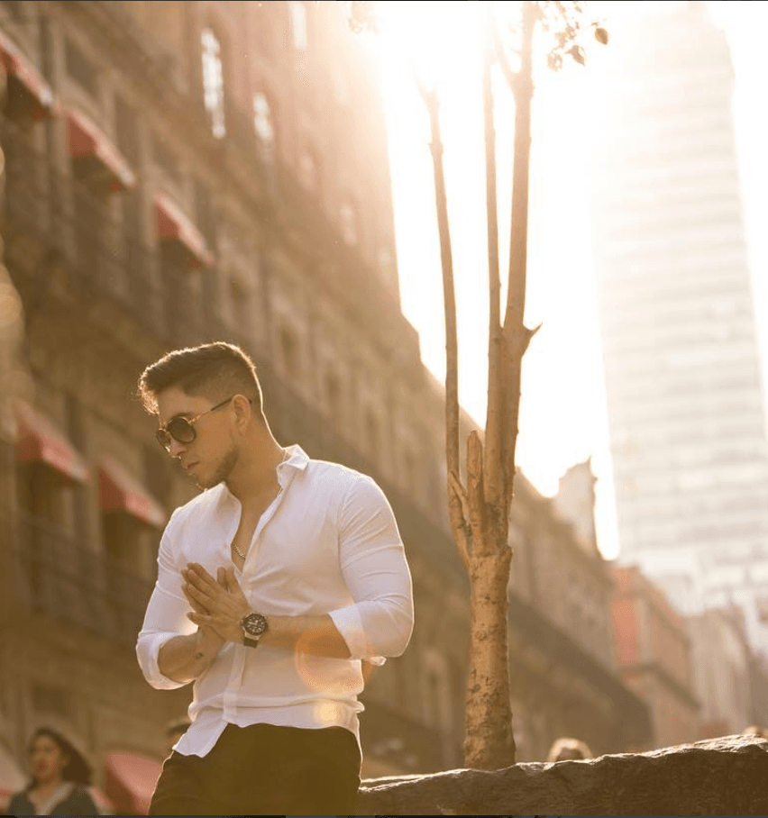 El Bebeto se sensibiliza al hablar de su papá