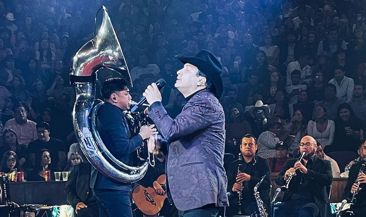 Julión Álvarez deleitó por partida doble en el Palenque de Tlaxcala