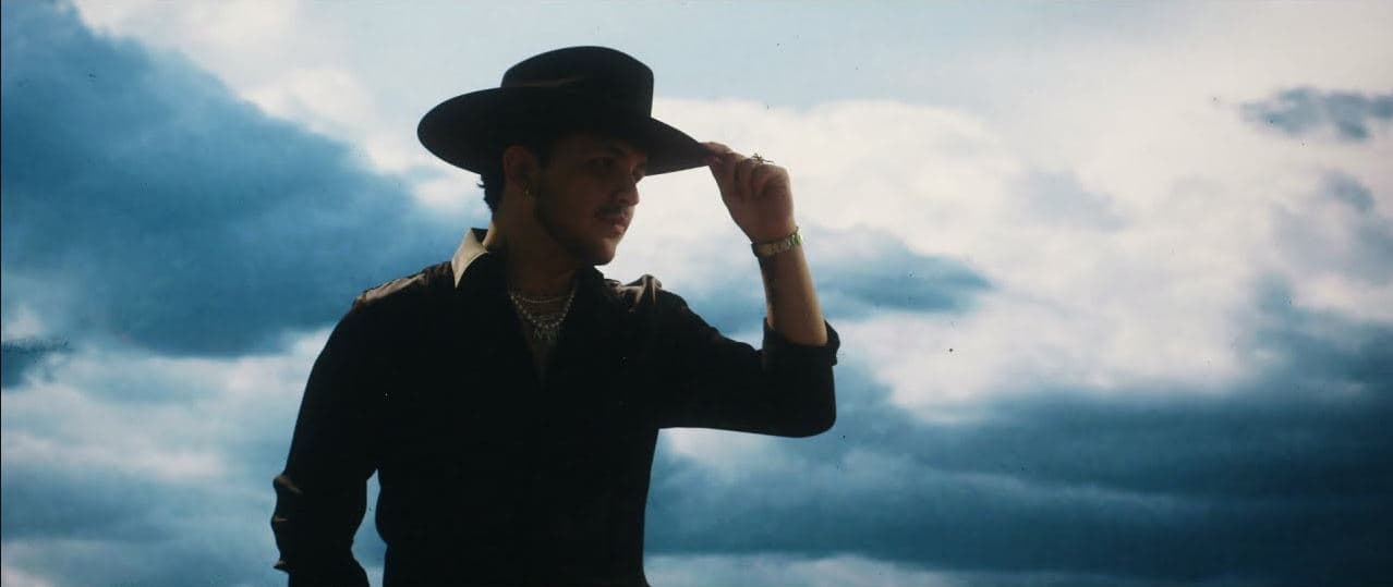 Christian Nodal debutó en los primeros lugares con su sencillo "Se Me Olvidó".