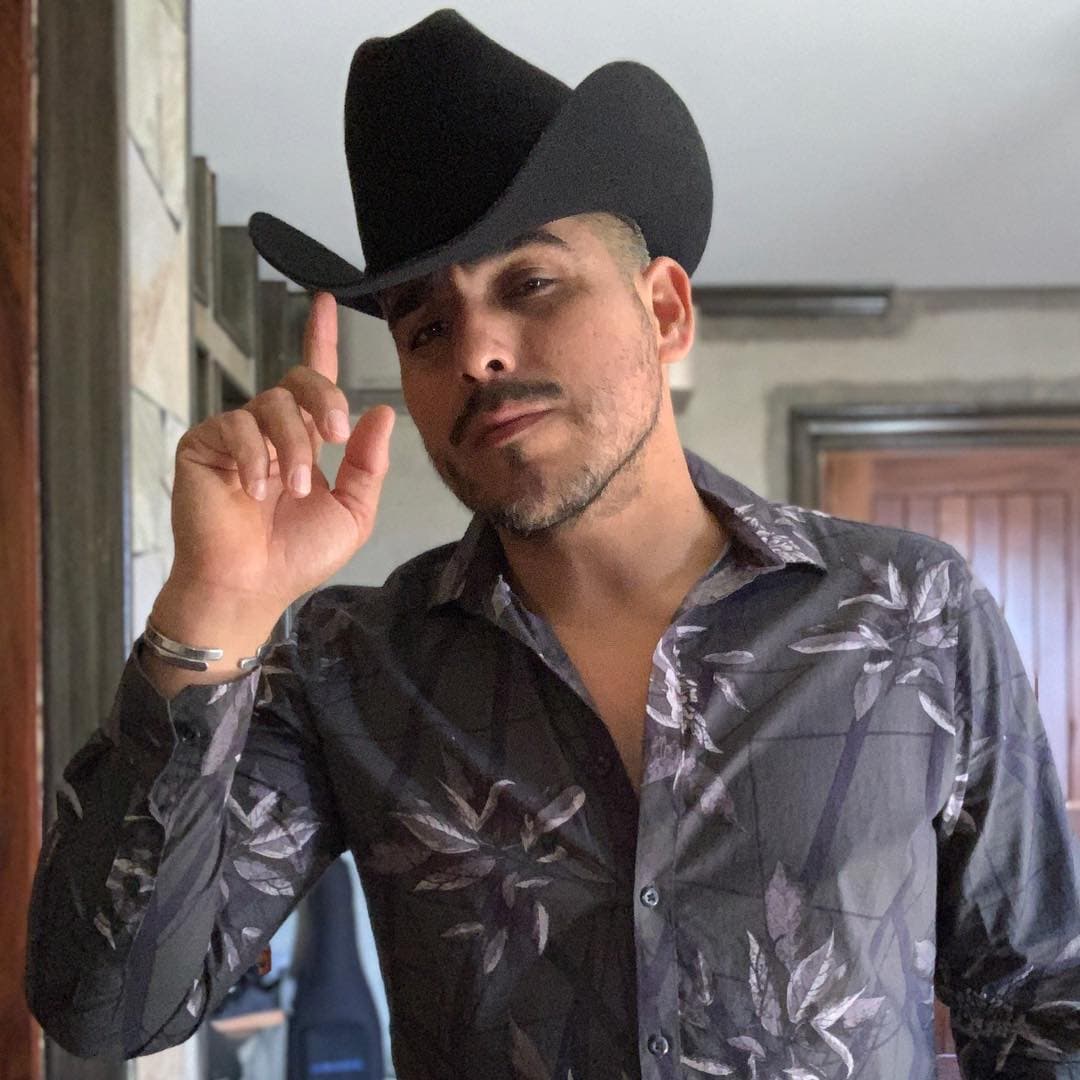 Espinoza Paz adelantó que el 4 de octubre saldrá el video de la canción "Tomando Ando".