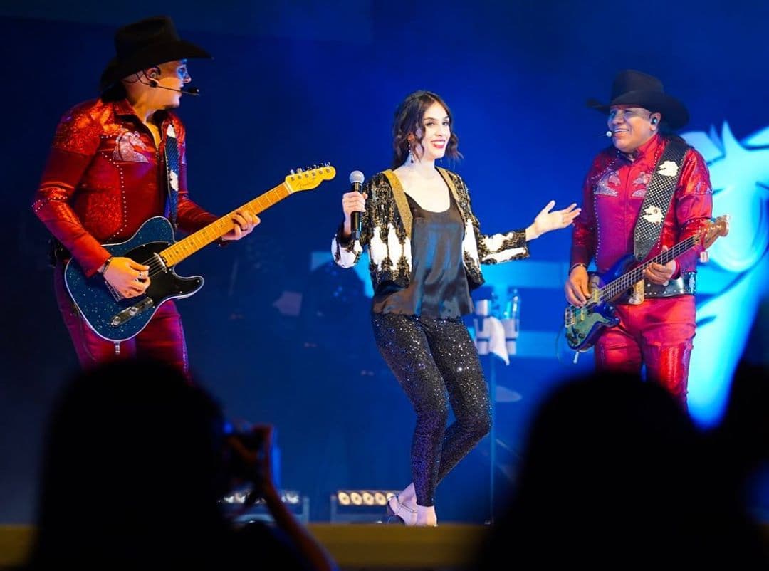 Bronco y Sandra Echeverría actuarán en el Domo, el 25 de abril.