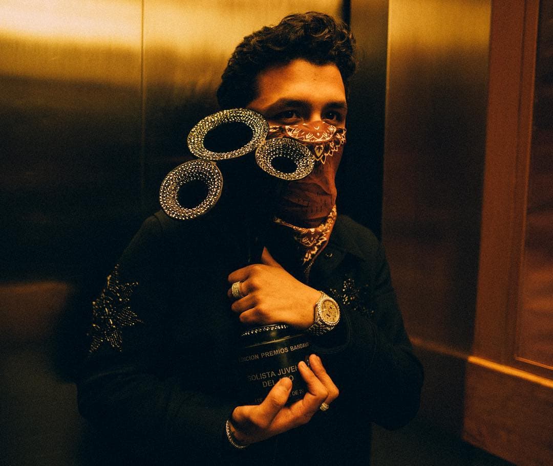 En 2019 y 2018 se alzó con el Premio Bandamax a Solista del Año. Además, compartió el galardón a Video del Año con Piso 21 y su clip de "Pa' Olvidarme de Ella".