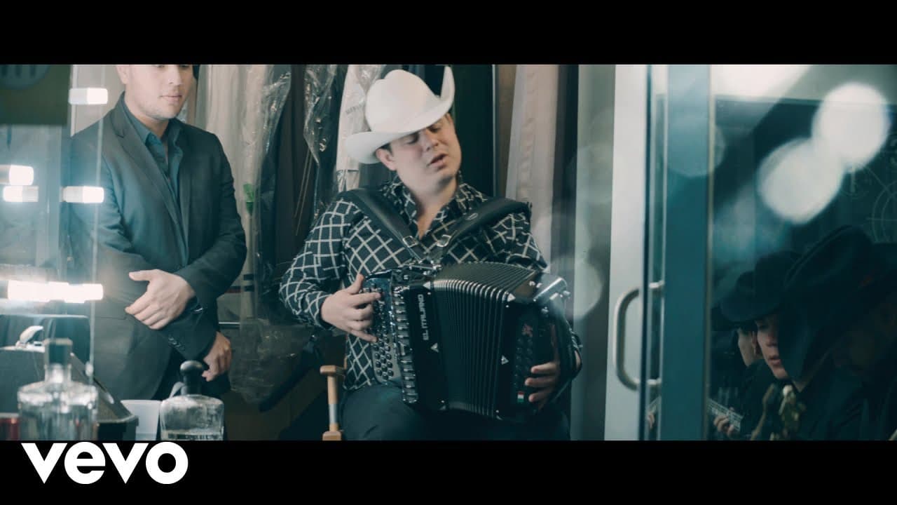 "A Estas Horas" forma parte del disco "El Día de los Muertos" que Alfredo Olivas estrenó en octubre.