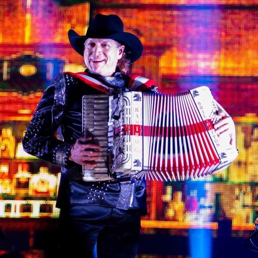 Ramiro, quien fuera tecladista y acordeonista de Bronco, dejó de presentarse junto al grupo desde marzo pasado.