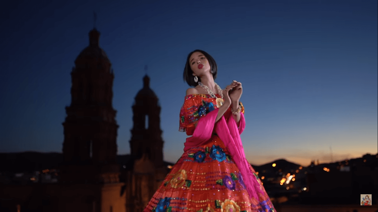 El video de "No Me Me Queda Más" fue filmado en locaciones del estado de Zacatecas como el Teatro Fernando Calderón, el Cerro de la Bufa y el Museo Francisco Goitia.