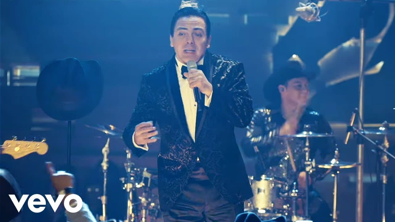 "Nunca Voy A Olvidarte". Otro de los éxitos de Lupe Esparza y compañía en su formato en vivo. Acompañados por Cristian Castro, este video está por llegar a las 80 millones de views.