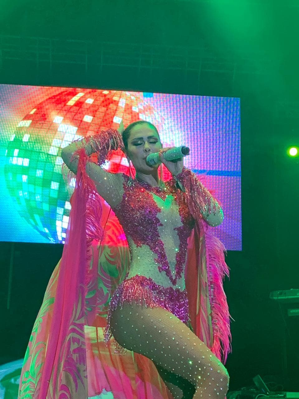 Por supuesto que el baile no pudo faltar, Ninel demostró sus mejores pasos contagiando a todo el público