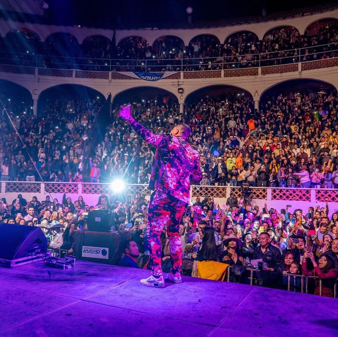 Su estrategia comercial es no lanzar discos en formato físico y sólo valerse de las plataformas digitales para hacer llegar su música a su público.