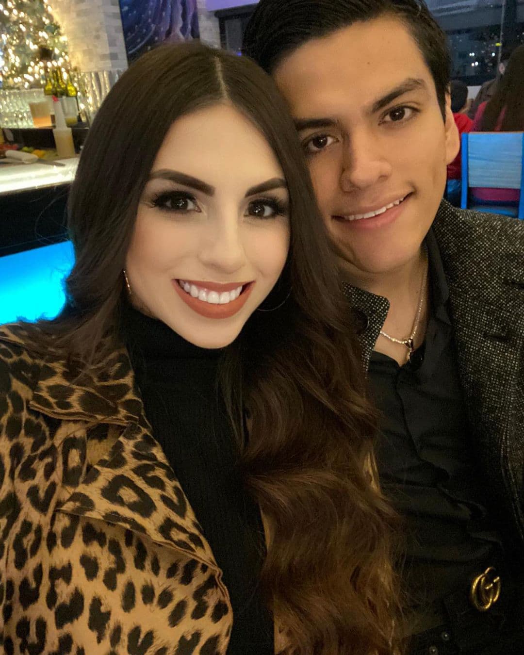 La historia de amor entre Virlán y Fernanda se dio desde temprana edad, pues se conocen desde que el cantautor tiene 15 años.
