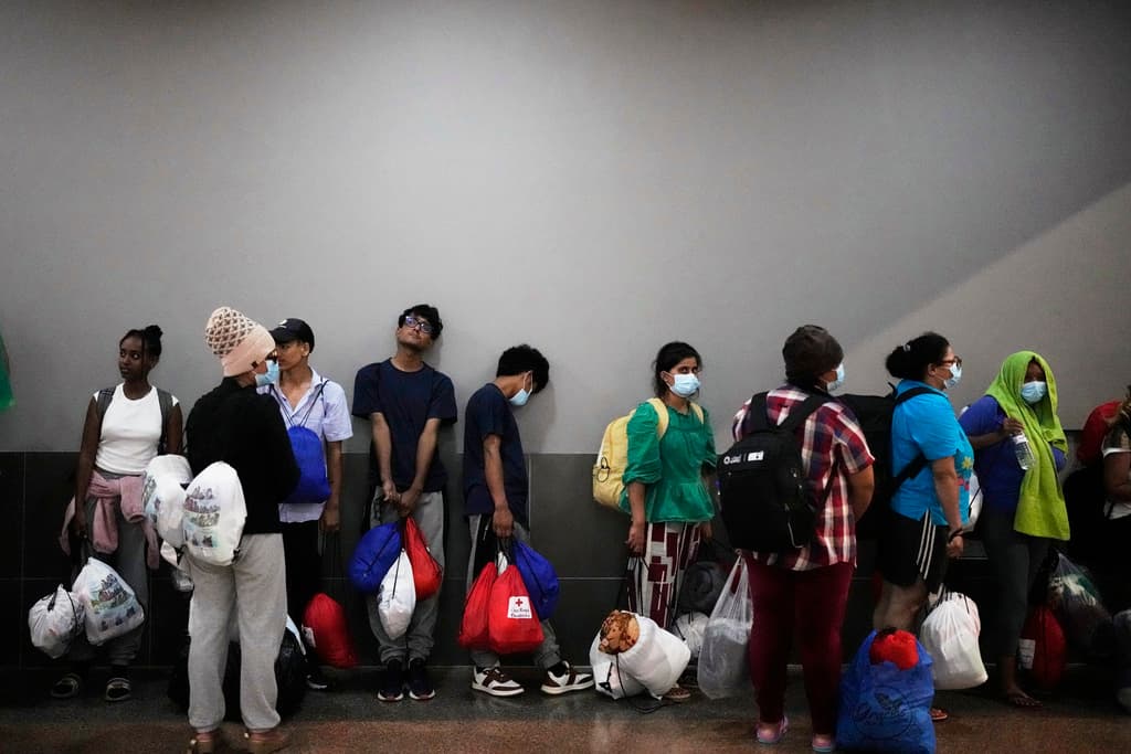 Ruanda y Libia abren la puerta al gobierno de Trump para recibir deportados, según reportes