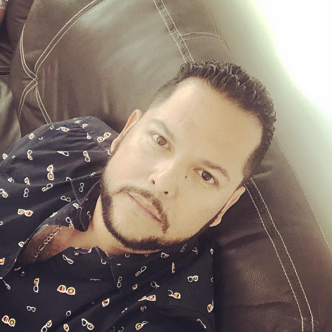 Así luce el día de hoy el solista Toño Lizárraga, uno de los vocalistas más exitosos de los últimos años