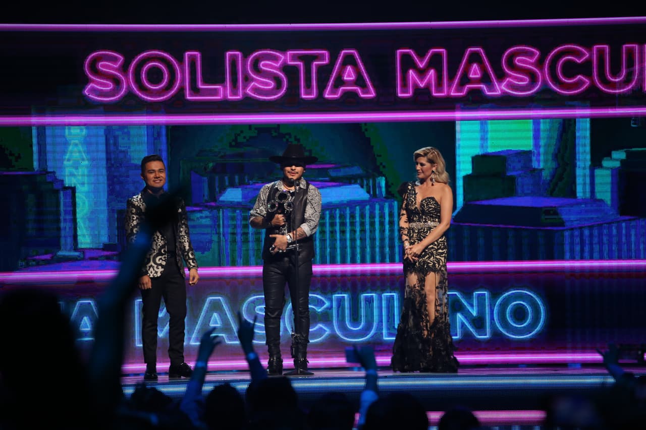Christian Nodal y Lucero son los Solistas del Año en los Premios Bandamax