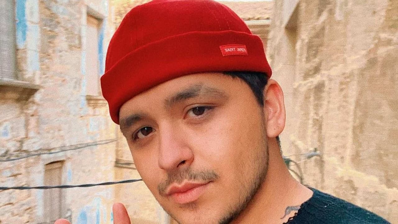 A Christian Nodal ya le urge estrenar sus canciones y comparte un fragmento de ‘Botella Tras Botella’