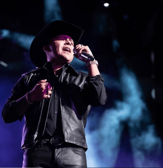 El intérprete de "Adiós Amor" tuvo un lleno total en su show al reunir a más de 3 mil seguidores.