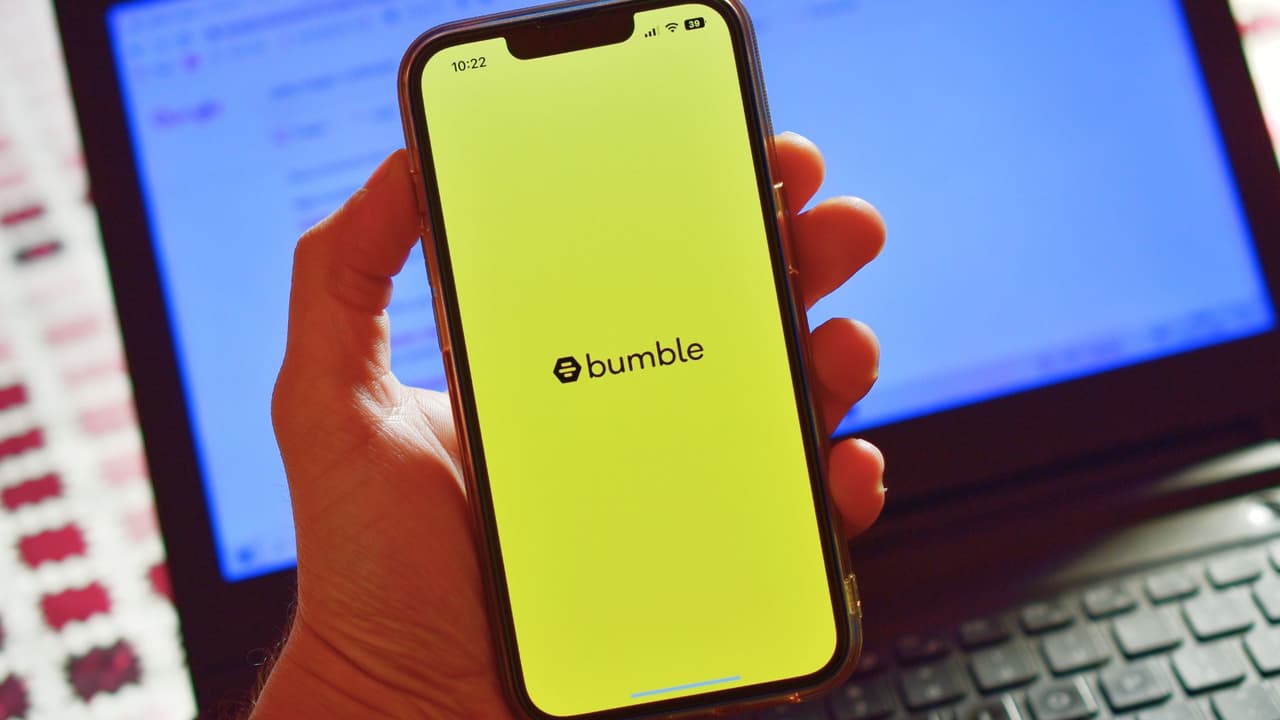 El amor no basta: La app de citas Bumble recorta 240 empleos en medio de pérdidas millonarias