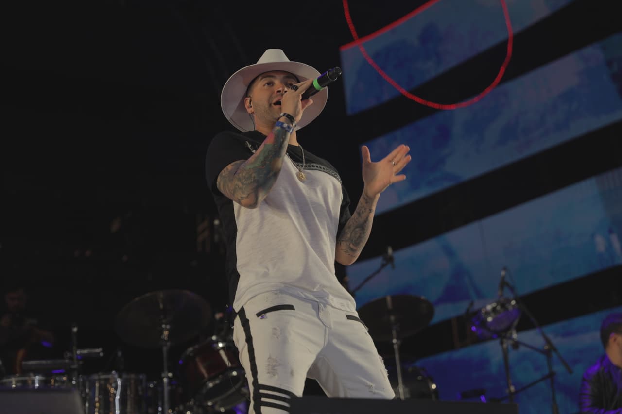 El toque más movido estuvo a cargo de Nacho, quien con su reggaetón subió al escenario para ponerle sabor a la fiesta.