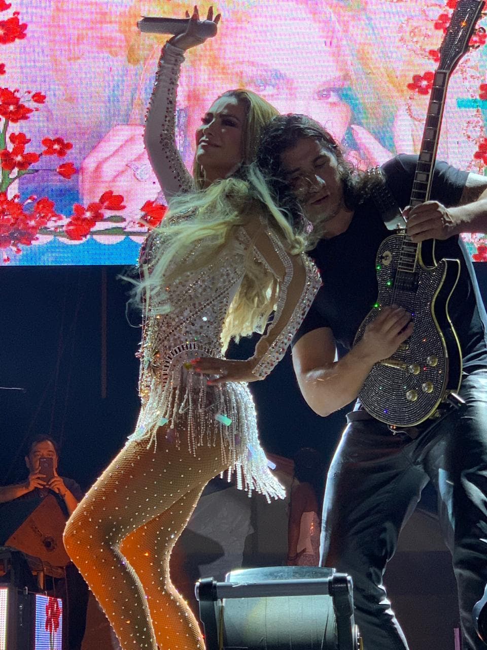 Ninel Conde se presentó en el Teatro del Pueblo de la Feria de Paraíso, celebrada en Tabasco.