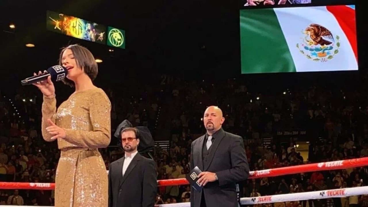 Ángela Aguilar emociona a todos al entonar el Himno Nacional