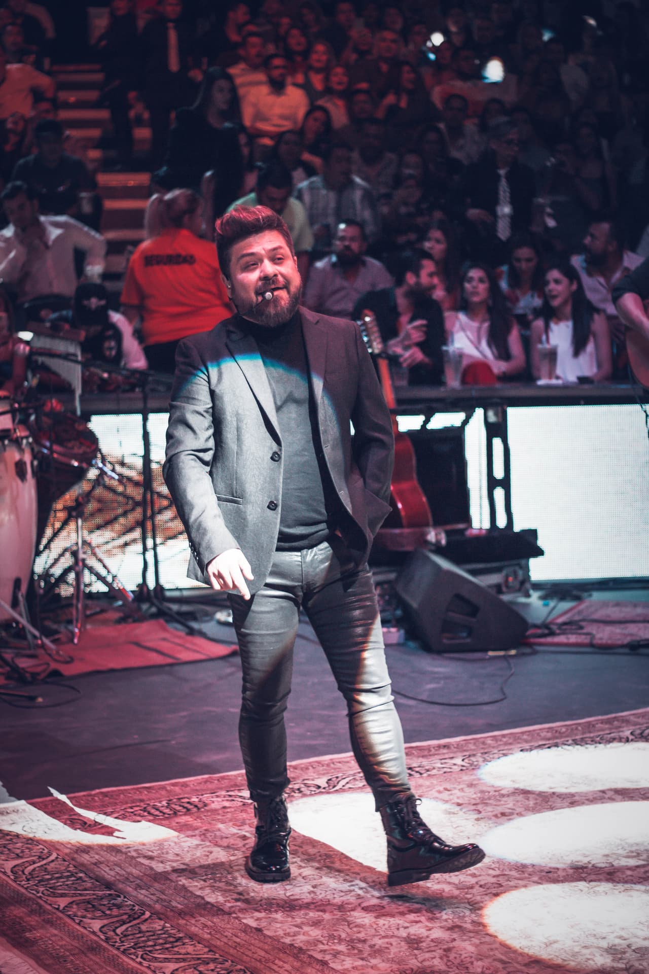 El Domo Care vivió una noche llena de música y baile este sábado 27 de abril con La Firma.