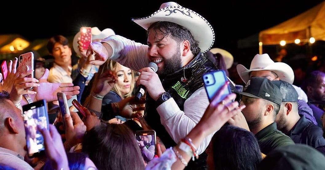 El Fantasma celebra que 'Soldado Caído' apareció en Times Square