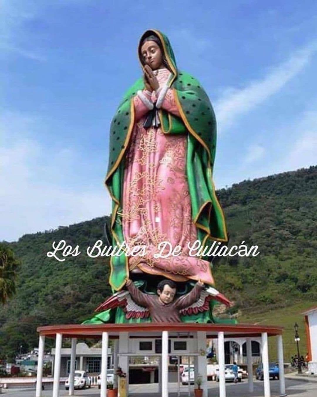 Los Buitres de Culiacán: "Muchas felicidades a nuestra Madre la virgen de Guadalupe hoy en su día y queremos pedirle por todos los mexicanos que trabajamos duro día a día, que nunca nos falte salud y trabajo, que nos bendiga con su luz y nunca nos desampare".