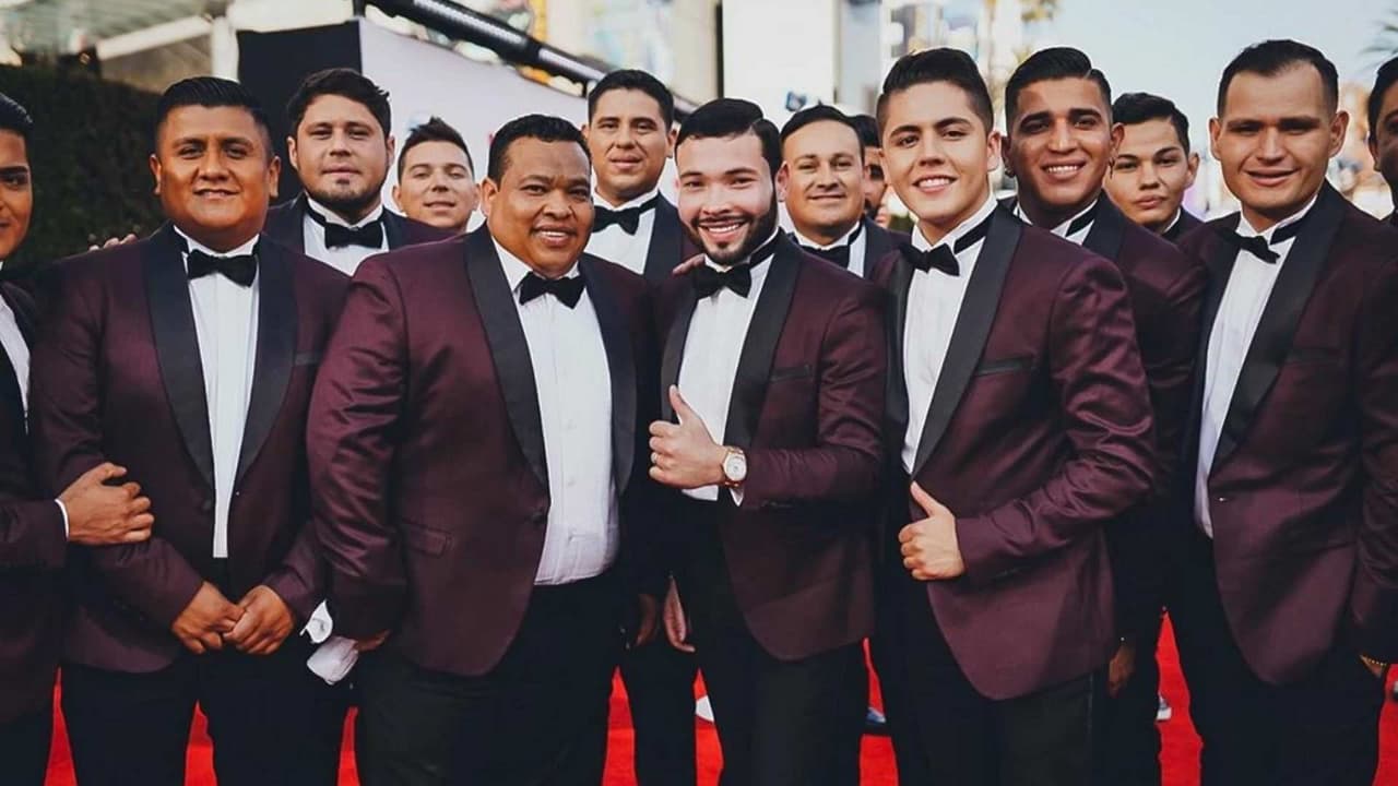 “Votación ¿quién tiene los mejores trajes? - Banda Los Sebastianes”