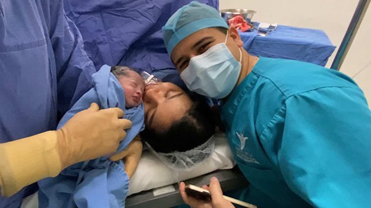 Jesús Osuna, de Banda El Recodo, compartió tiernos momentos del nacimiento de su hija