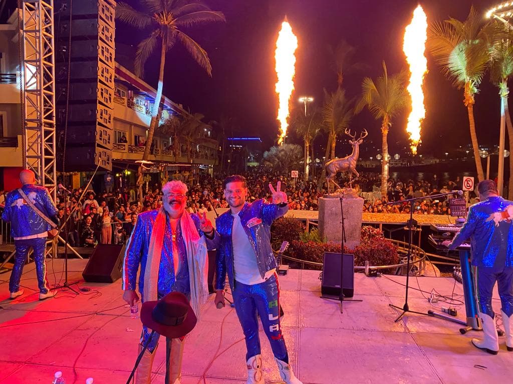 Su Majestad Mi Banda El Mexicano recibió 2022 con magno concierto en Mazatlán