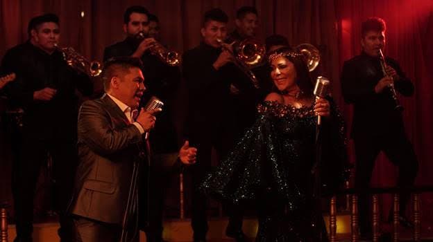 A unas horas de su estreno en YouTube el video de "Cariñito Corazón" ya suma más de 7 mil reproducciones.