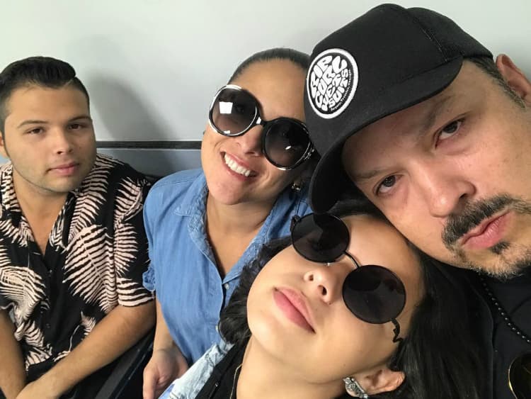 Pepe Aguilar gusta de pasar tiempo en familia
