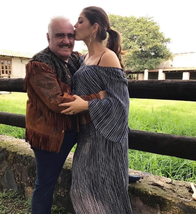Ana Bárbara envió sus felicitaciones al cantante, a quien ve como una de sus inspiraciones en la música.