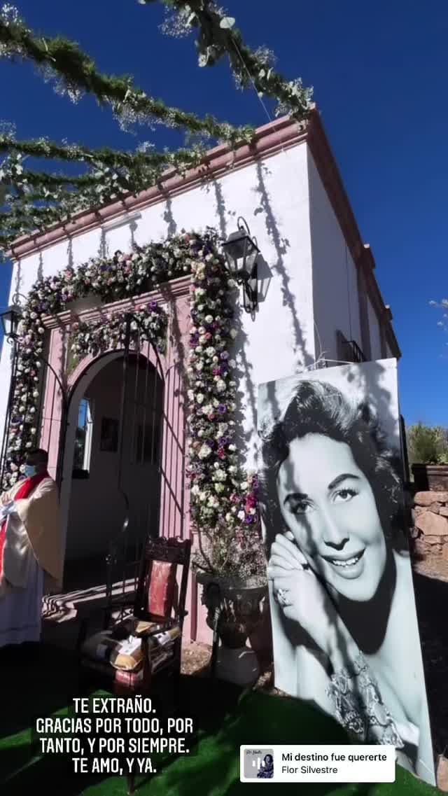 Pepe Aguilar y su familia recuerdan con misa a Flor Silvestre en su primer aniversario luctuoso