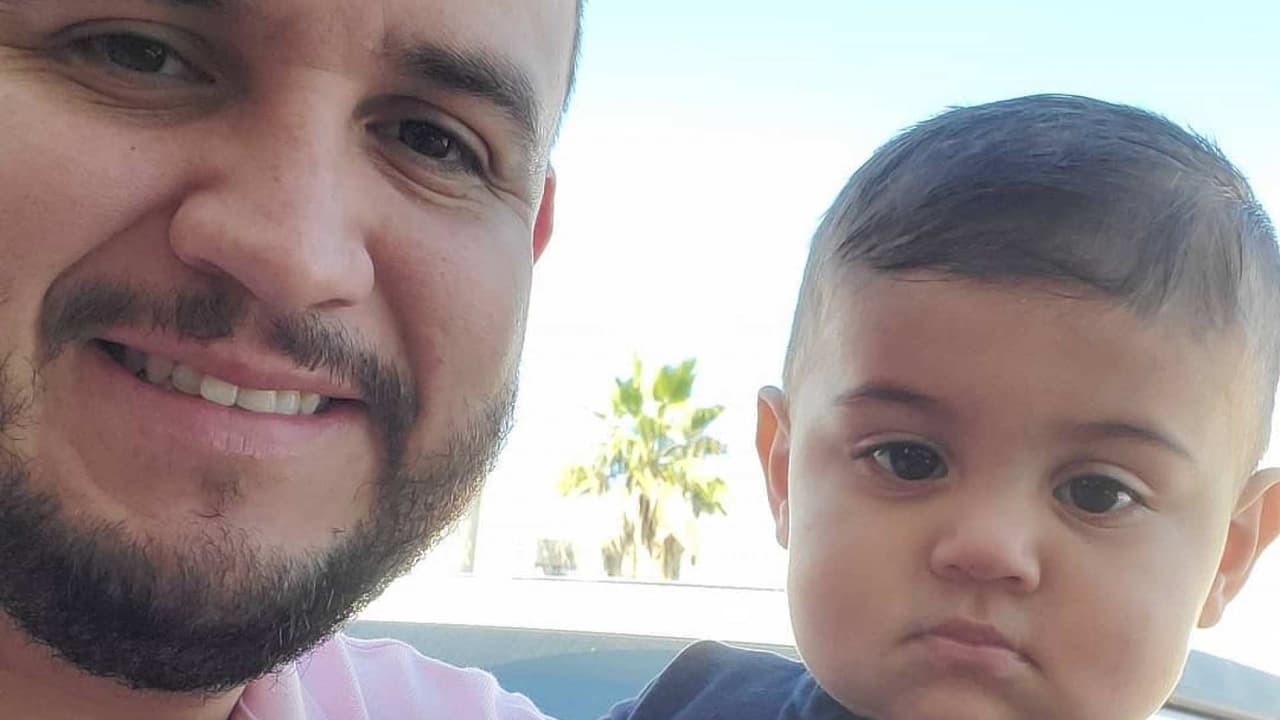 ¡Tiemblen taroleros!, así toca el pequeño Emilio, hijo de Edén Muñoz