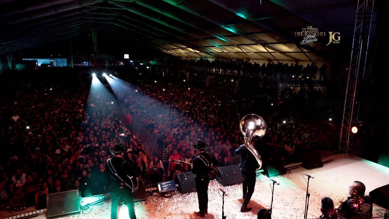 Alrededor de 30 mil asistentes se dieron cita para el concierto del trío sierreño que duró más de dos horas y en el que incluyeron un segmento con banda sinaloense.