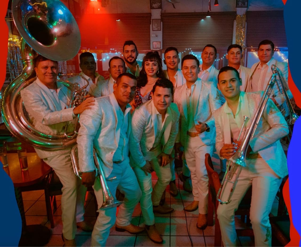 La colaboración de La Arrolladora con Mon Laferte fue una sorpresa hasta para la banda