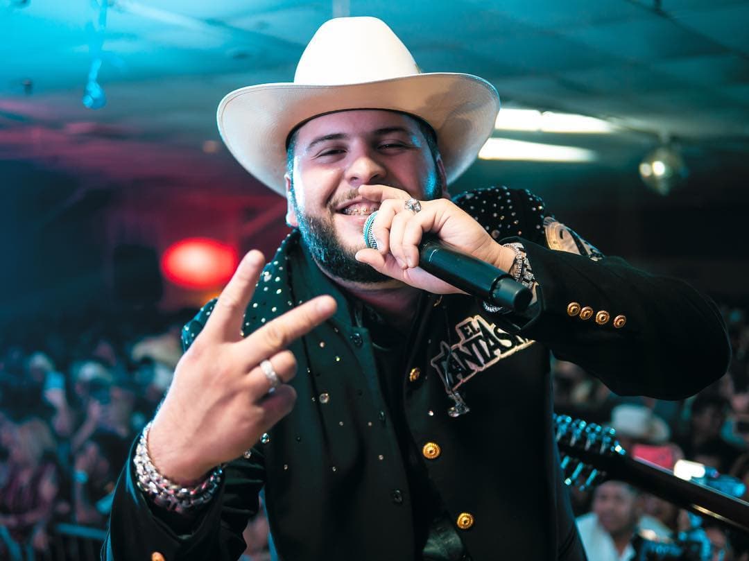 Con pocos años de trayectoria en el mundo de la música, El Fantasma ha logrado posicionarse en el gusto de los seguidores del norteño, la banda y del regional mexicano en general.