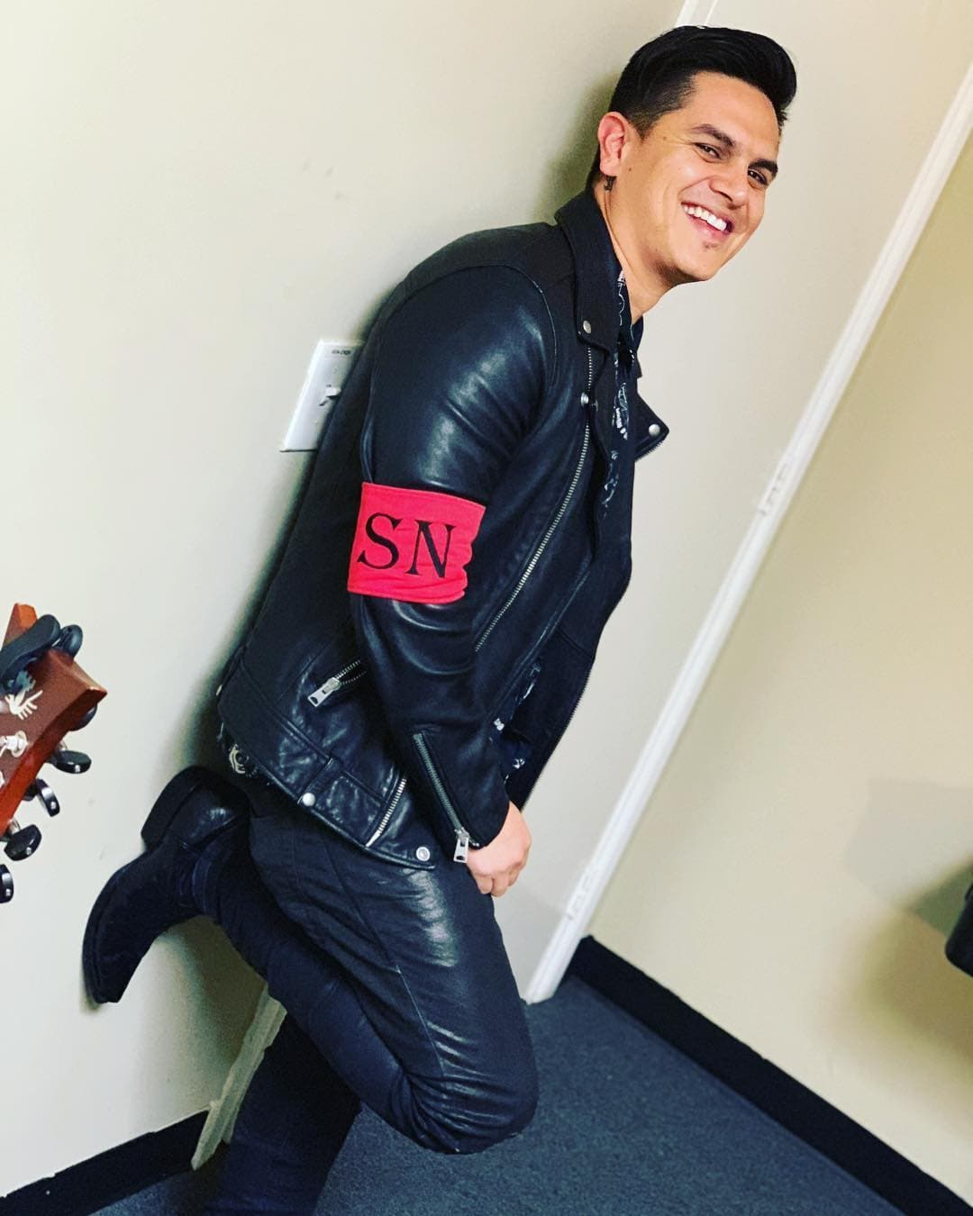 "Historias del Este" se une a "El Golpe Avisa" y "El Lujo de Tenerte" como sencillos que ha lanzado Gulai Emilio Garra Pérez, nombre real del cantante.