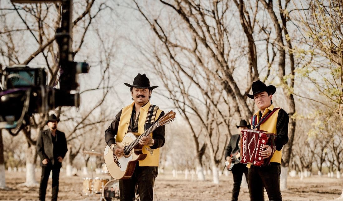 Los Dos Carnales lanzarán en abril su esperado disco de boleros.