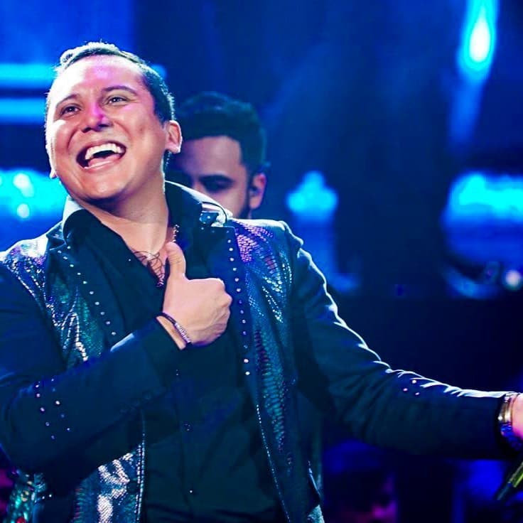 Tras varias relaciones y dos matrimonios fallidos, a sus 32 años, Edwin Luna parece haber logrado una estabilidad en el corazón junto a su amada Kim.