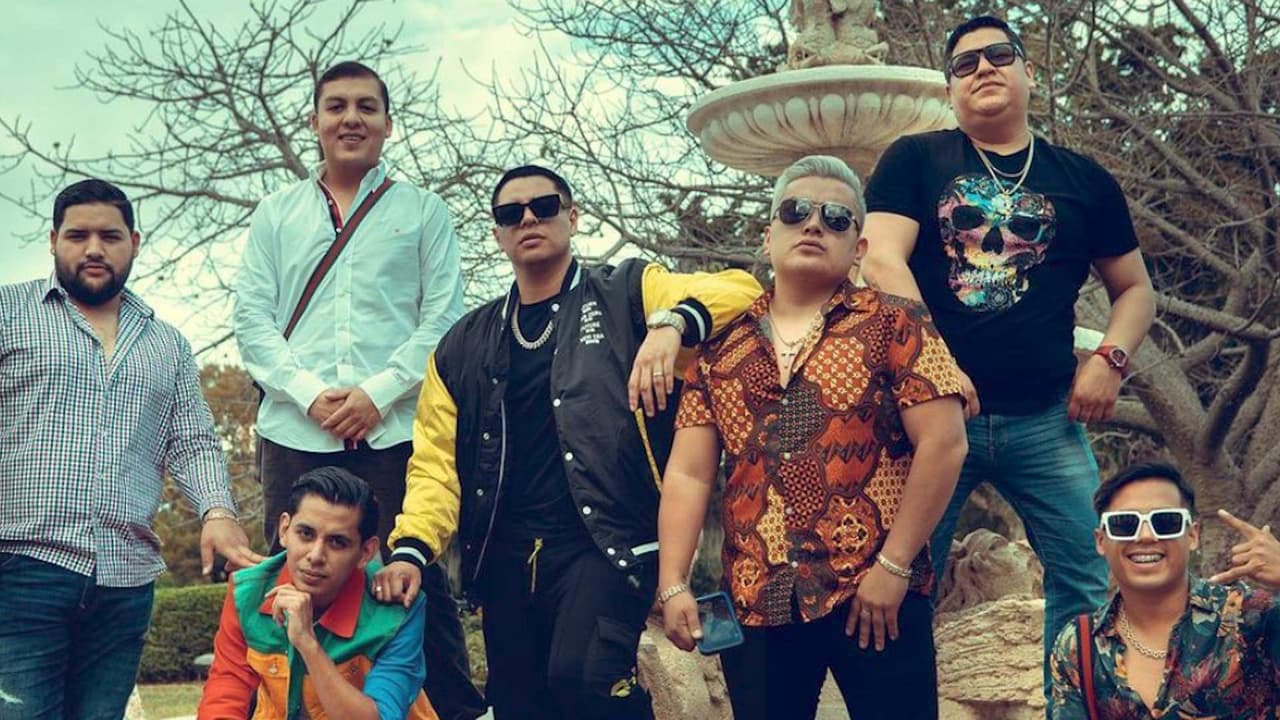 Grupo Firme sigue demostrando su sencillez, fue cómplice de una pedida de mano en pleno concierto
