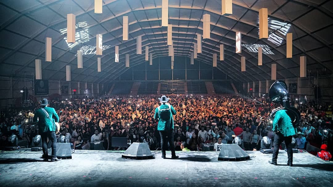 El tema "¿Por Qué Cambiaste de Opinión", que se incluye en su disco "Mitad y Mitad", encabeza el Chart Regional Mexicano de Billboard.