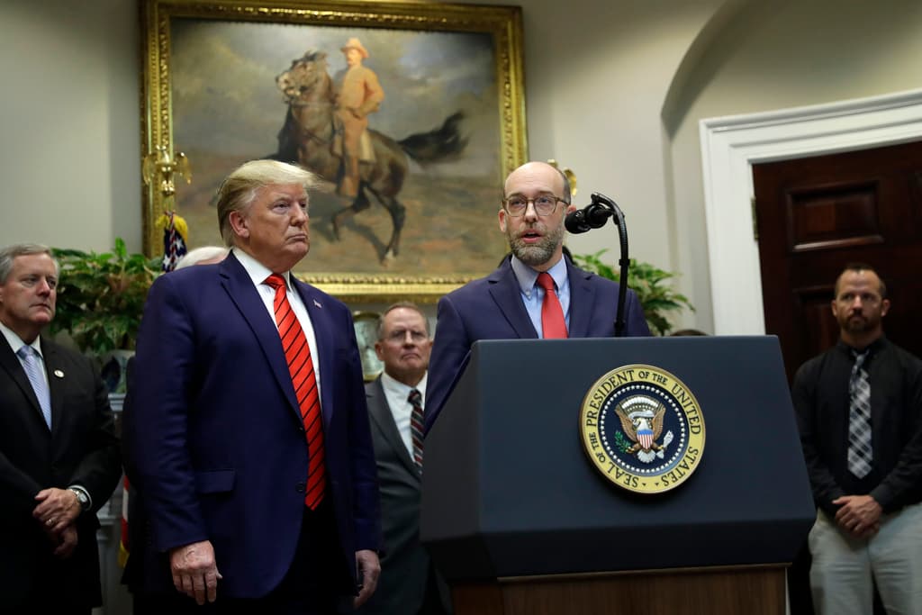 Recortar en educación y más gasto militar: la propuesta de presupuesto de Trump para 2026