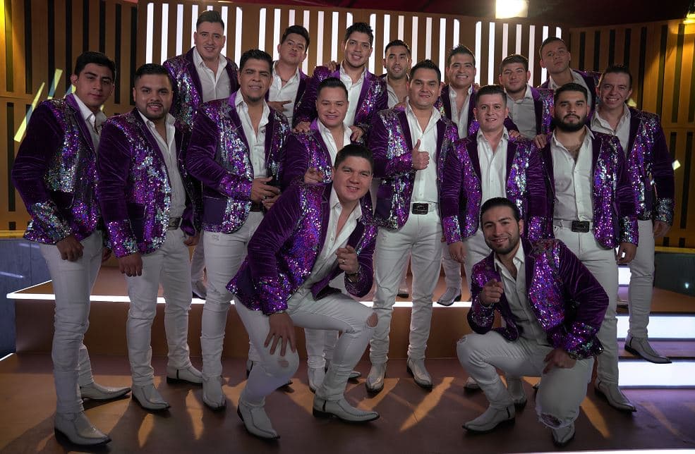 Banda Los Recoditos se divirtió en su paso por la carpeta roja de Bandamax.