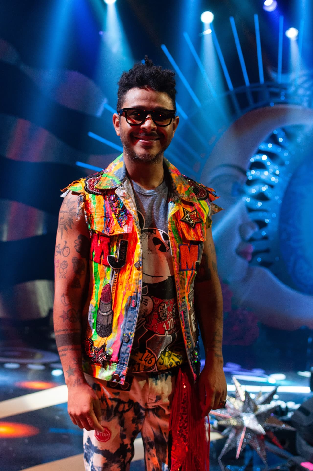 Kalimba llega con su propuesta pop a Vive México, el intérprete alcanzó la fama al formar parte del grupo OV7 y como solista ha encontrado el éxito al colocar sus canciones en las listas de popularidad. Actualmente, promociona su más reciente canción 'Una Canción Así'. ¡Disfruta de Vive México este 15 de septiembre a partir de las 10:45 de la noche!