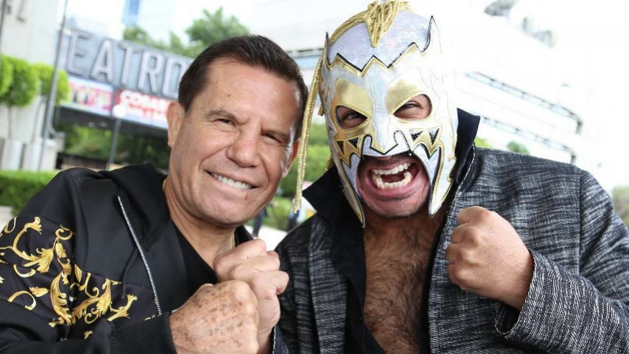 El boxeador, Julio César Chávez, interpreta 'A Través del Vaso' con el Escorpión Dorado