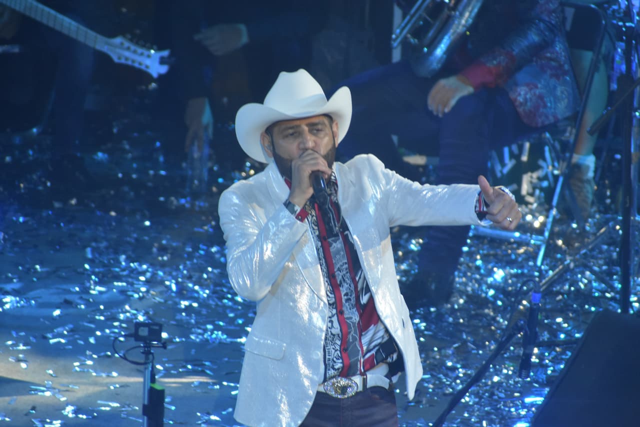 80909181. Tijuana, 9 Sep 2018 (Notimex-Martha Reyes).- El cantante y compositor Pancho Barraza, contagió de romanticismo y diversión a las miles de personas que asistieron a su presentación durante la Feria Tijuana 2018. NOTIMEX/FOTO/MARTHA REYES/COR/ACE/
