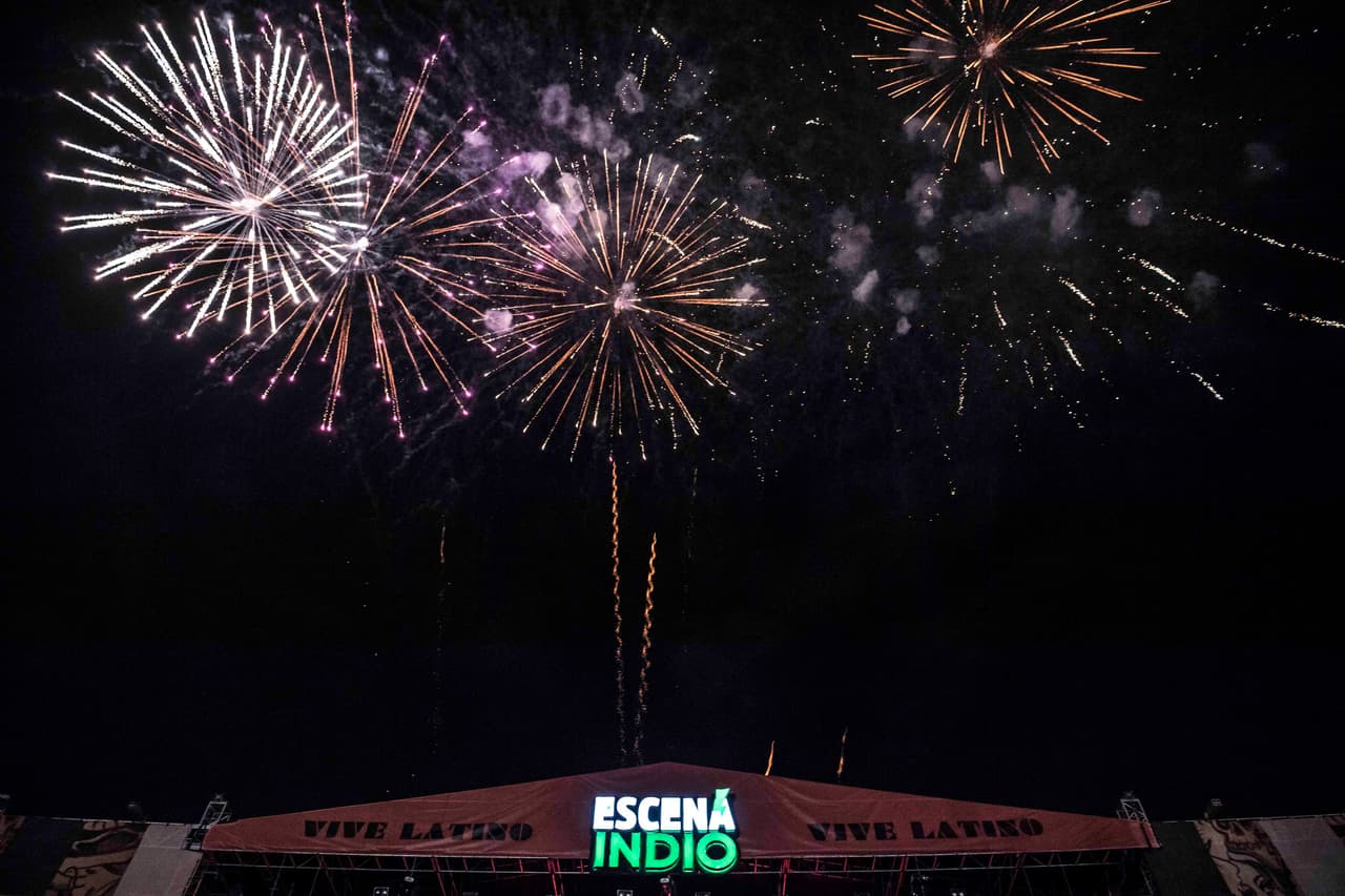 Intocable en el cierre de actividades del día uno del VIve Latino