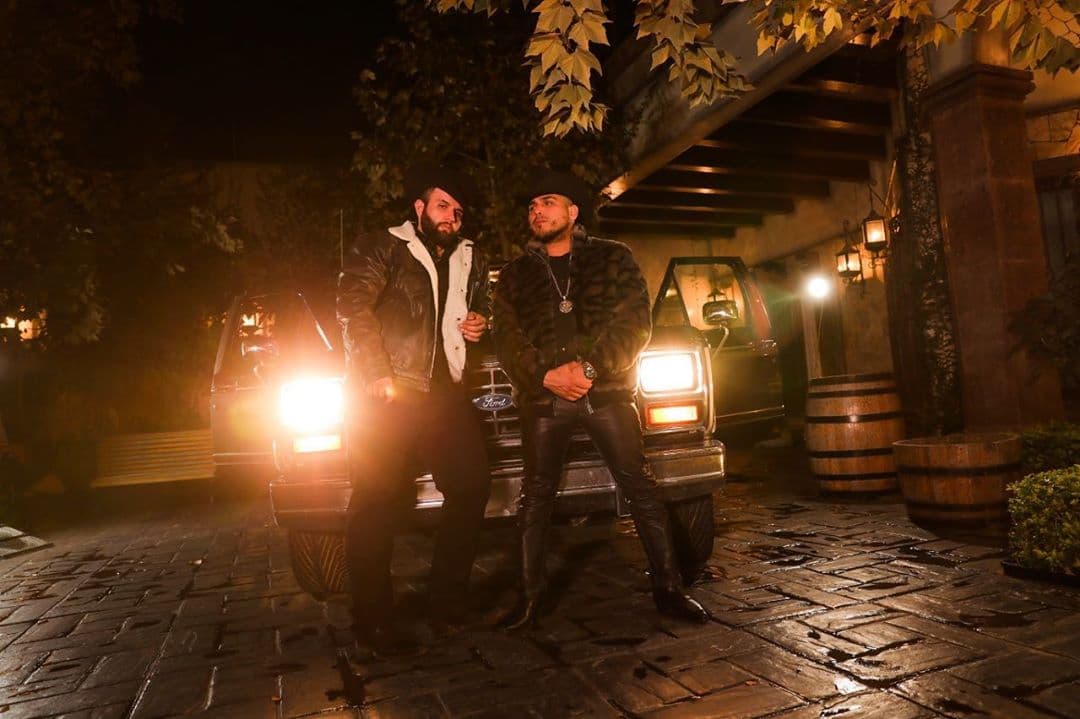 Los cantantes colaboraron en el tema y video de "Cómo Duele Equivocarse".