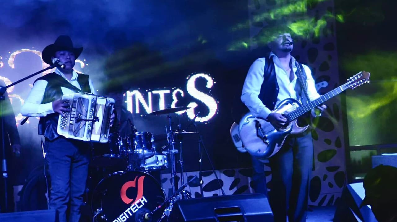 Los Dos Carnales ya tienen su grupo tributo llamado Los Dos Comandantes
