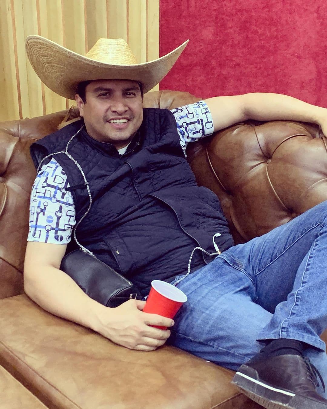 Julión Álvarez promete nueva música más pronto de lo que creen y estará disponible en Internet